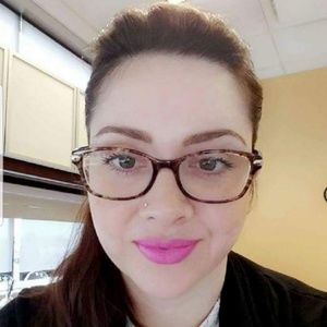 Meet your Posher, Rebeca
